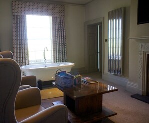 Svit | Minibar, individuell inredning, unika möbler och skrivbord