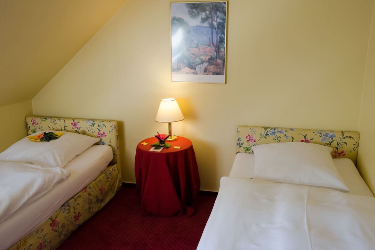 double room | desk, cots/infant beds, rollaway beds, free wifi