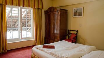 Einzelzimmer | Schreibtisch, Babybetten, Zustellbetten, kostenloses WLAN