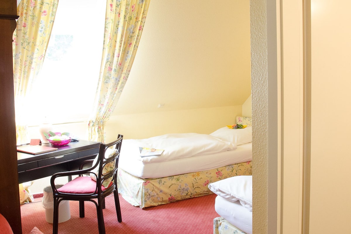 double room | desk, cots/infant beds, rollaway beds, free wifi
