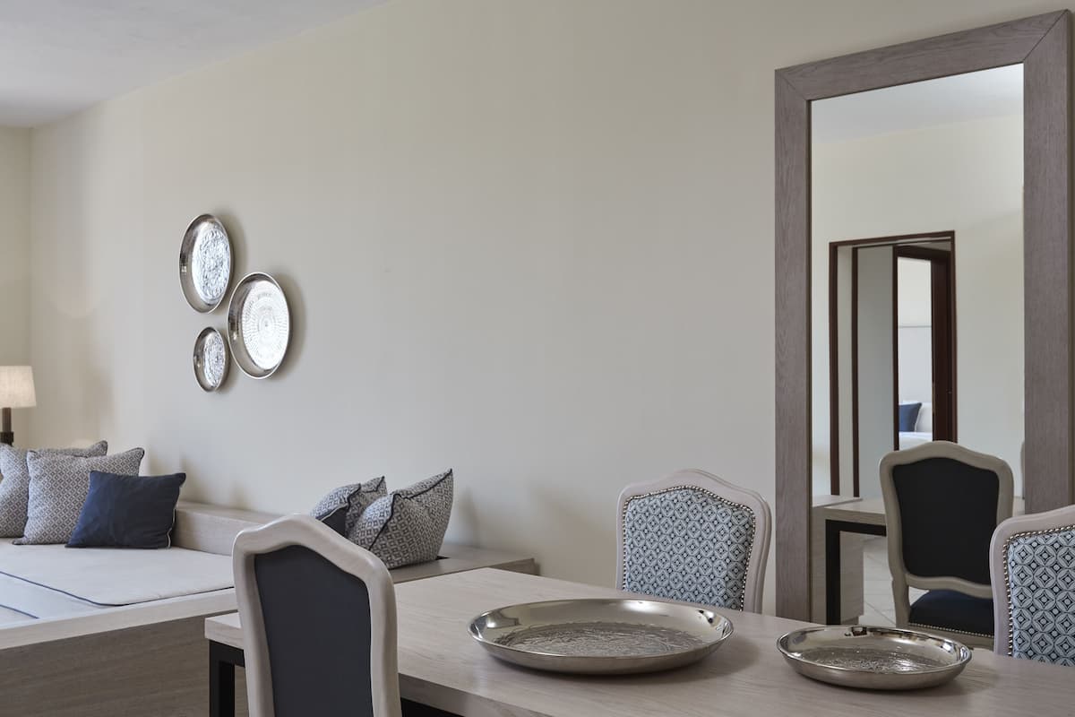 deluxe suite, sea view | private kitchen | fridge, stovetop, coffee/tea maker, electric kettle