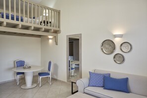 Gác, quang cảnh biển | Bếp riêng | Tủ lạnh nhỏ, bếp nấu, dụng cụ pha cà phê/trà, ấm điện