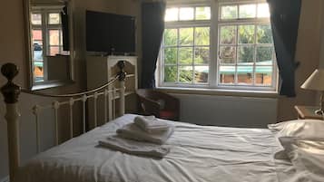 1 bedroom, iron/ironing board, free WiFi