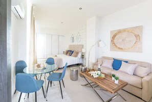 Laptop workspace, blackout curtains, iron/ironing board, free WiFi - Apartamentos Soho Boutique Museo (Málaga)