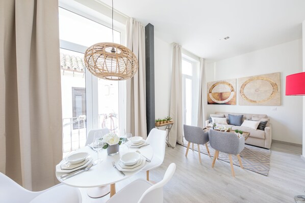 Loft | Living area | 42-inch flat-screen TV with cable channels, TV - Apartamentos Soho Boutique Museo (Málaga)