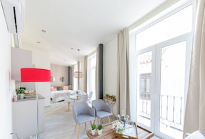 Loft | Laptop workspace, blackout drapes, iron/ironing board, free WiFi - Apartamentos Soho Boutique Museo (Málaga)