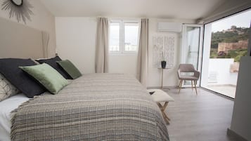 Duplex, 2 quartos | Espaço de trabalho para notebook, cortinas blackout