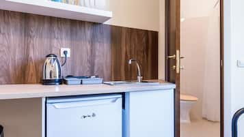 Fridge, coffee/tea maker, electric kettle, cookware/dishes/utensils