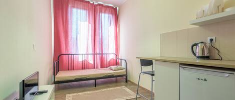 Comfort Double Room, 1 Queen Bed | Living room | Flat-screen TV