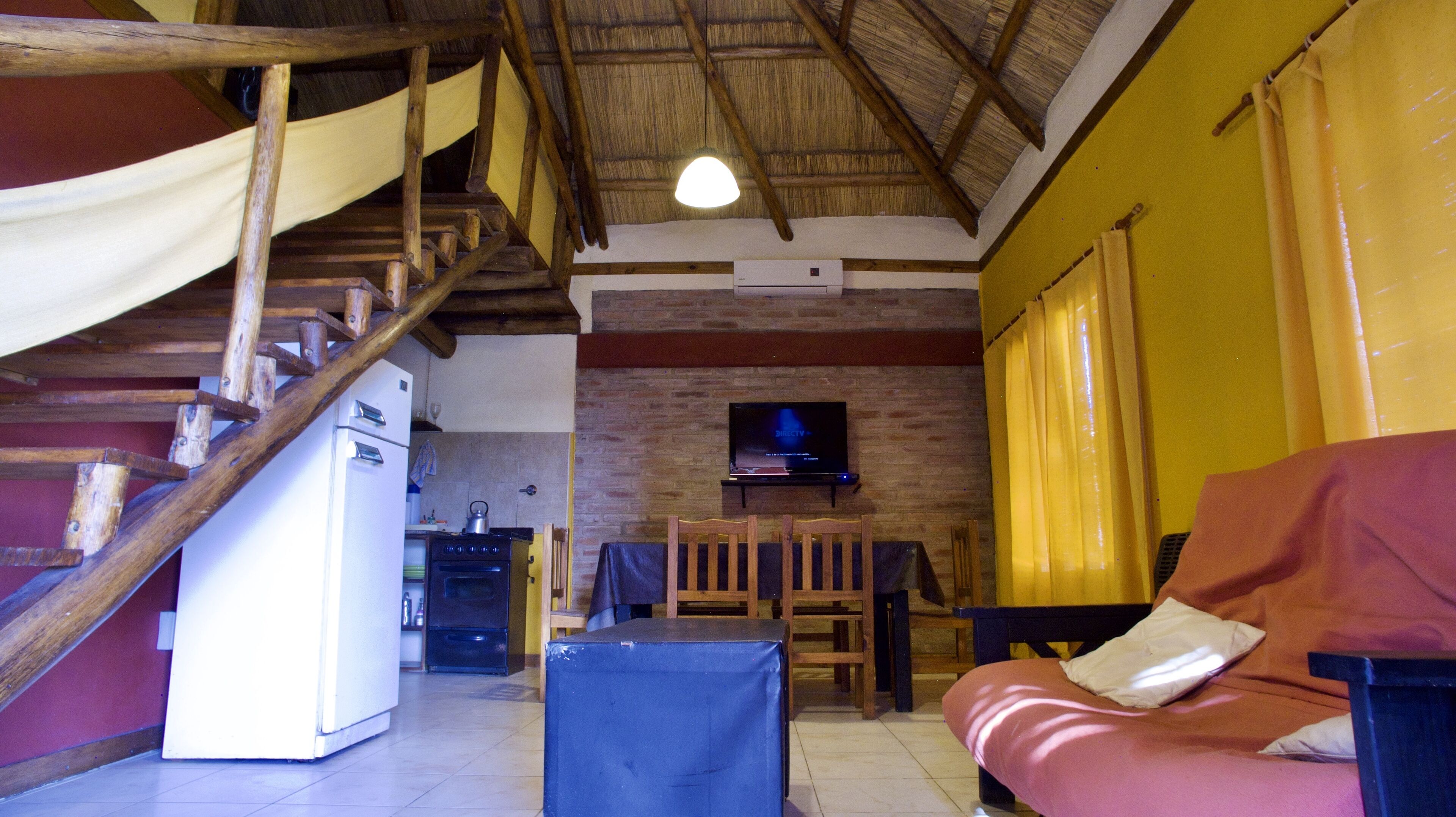 Apartamento, 2 habitaciones | Zona de estar | Una televisión de pantalla plana