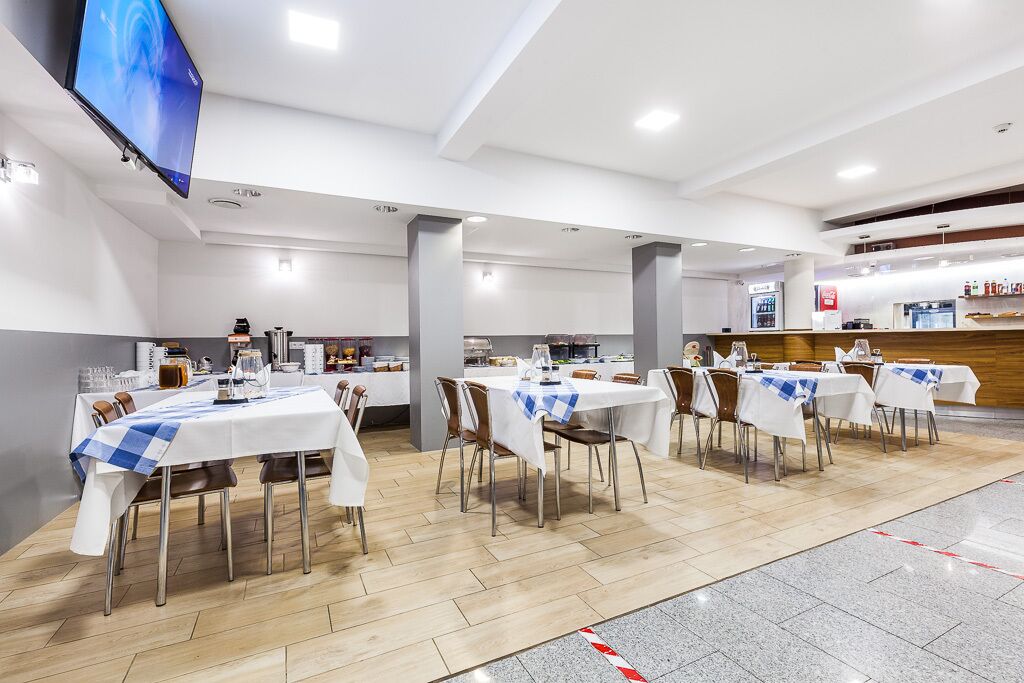 breakfast, lunch, dinner served; polish cuisine