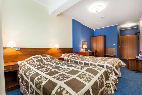 Basic Twin Room, Non Smoking | Iron/ironing board, free WiFi, bed sheets - Hotel Olivia (Gdansk)