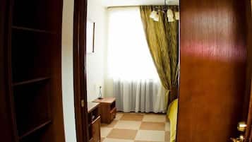 Chambre Simple | Coffres-forts dans les chambres, bureau, fer et planche à repasser