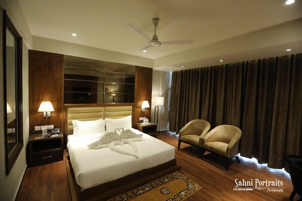 Deluxe Double Room, Refrigerator, City View | Minibar, in-room safe, iron/ironing board, rollaway beds