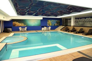 室內泳池