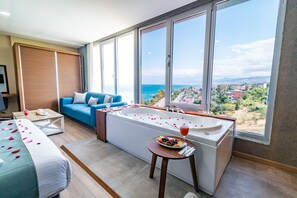 Exclusive Junior Suit | Premium bedding, minibar, in-room safe, desk