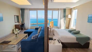 Premium Senior Suit | Premium bedding, minibar, in-room safe, desk