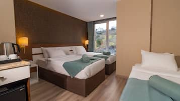 Habitació triple superior | 1 dormitori, roba de llit d'alta qualitat i minibar