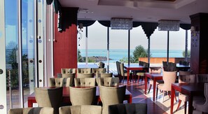 2 restaurants; breakfast, lunch, and dinner served - Tilya Resort Hotel (Akçaabat)