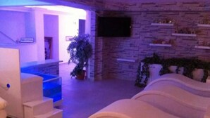 Bastu, turkiskt bad/hamam och massage- och behandlingsrum
