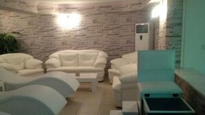 Bastu, turkiskt bad/hamam och massage- och behandlingsrum
