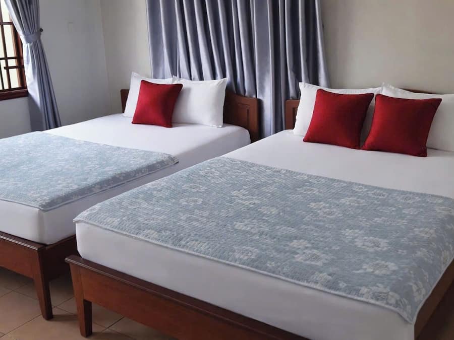 Quarto quádruplo luxo | Escrivaninha, Wi-Fi de cortesia, roupa de cama