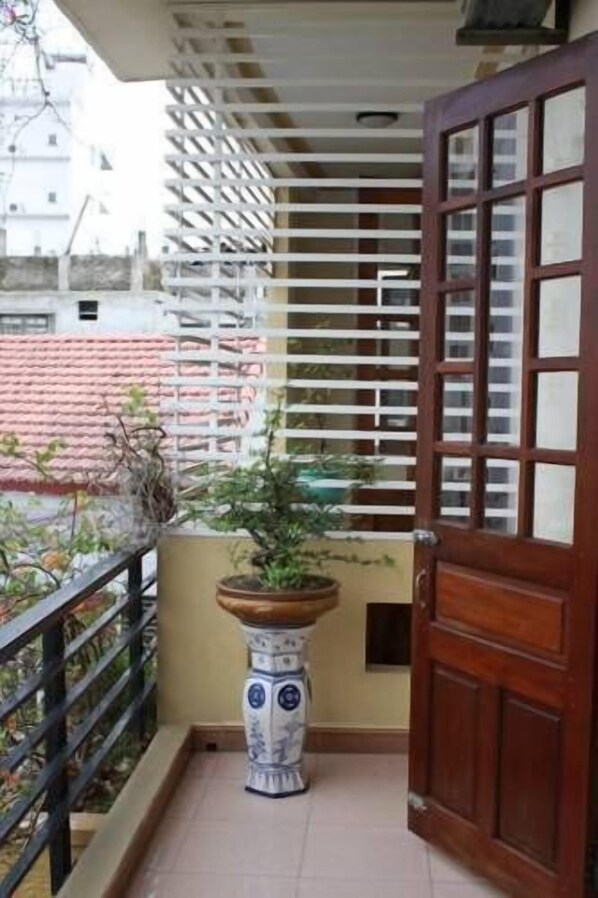 Balcony - Phong Lan Guesthouse (Hue)