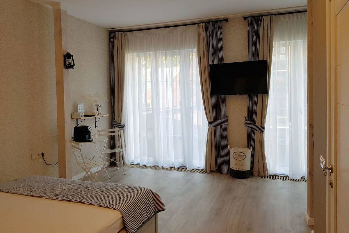 Design Double Room, 1 King Bed (CAPTAIN GRANT) | Premium bedding, minibar, soundproofing, iron/ironing board (on request)