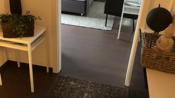 Desk, soundproofing, free WiFi, bed sheets