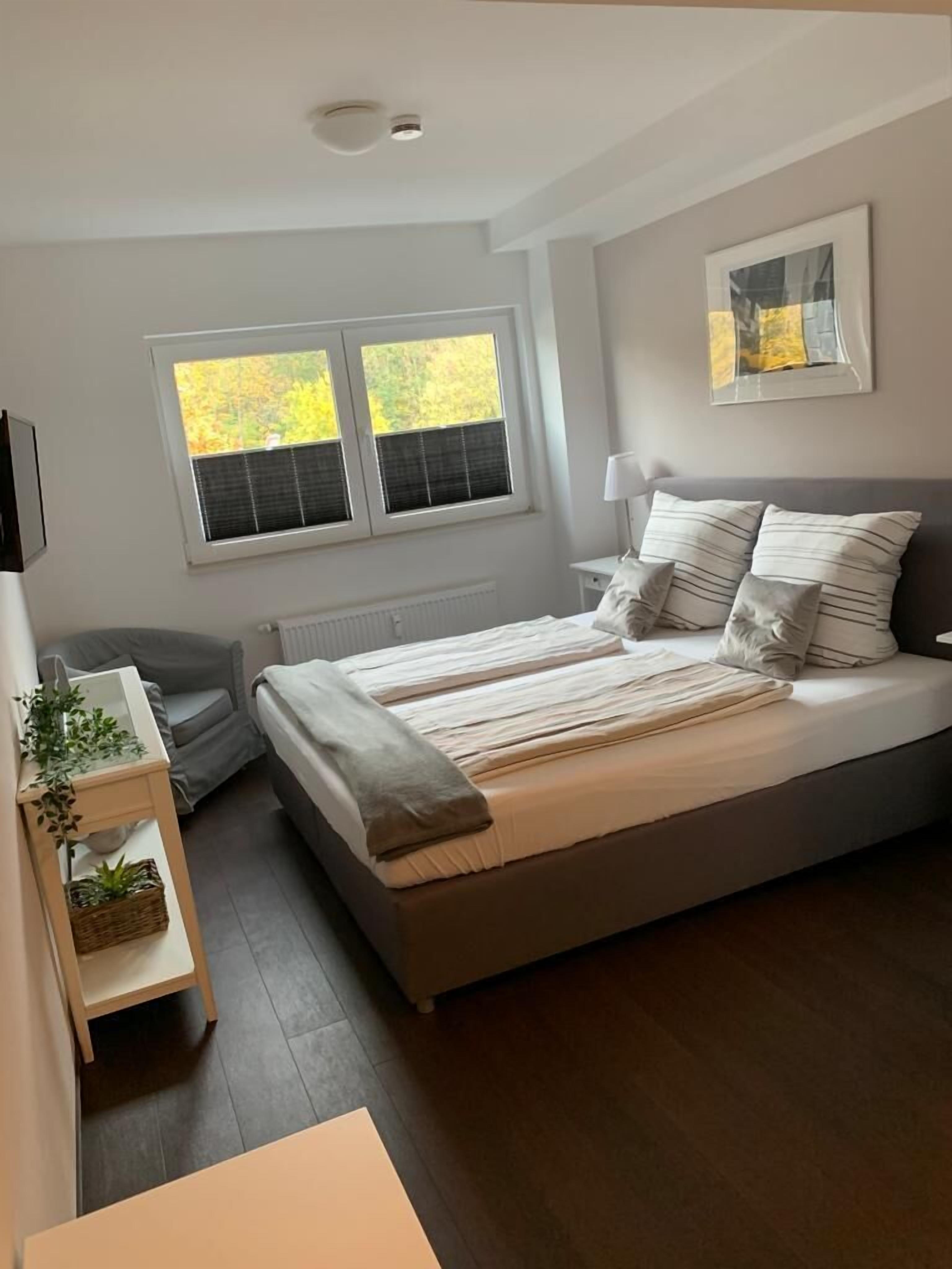 double room | desk, soundproofing, free wifi, bed sheets