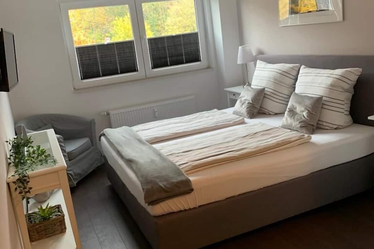 double room | desk, soundproofing, free wifi, bed sheets