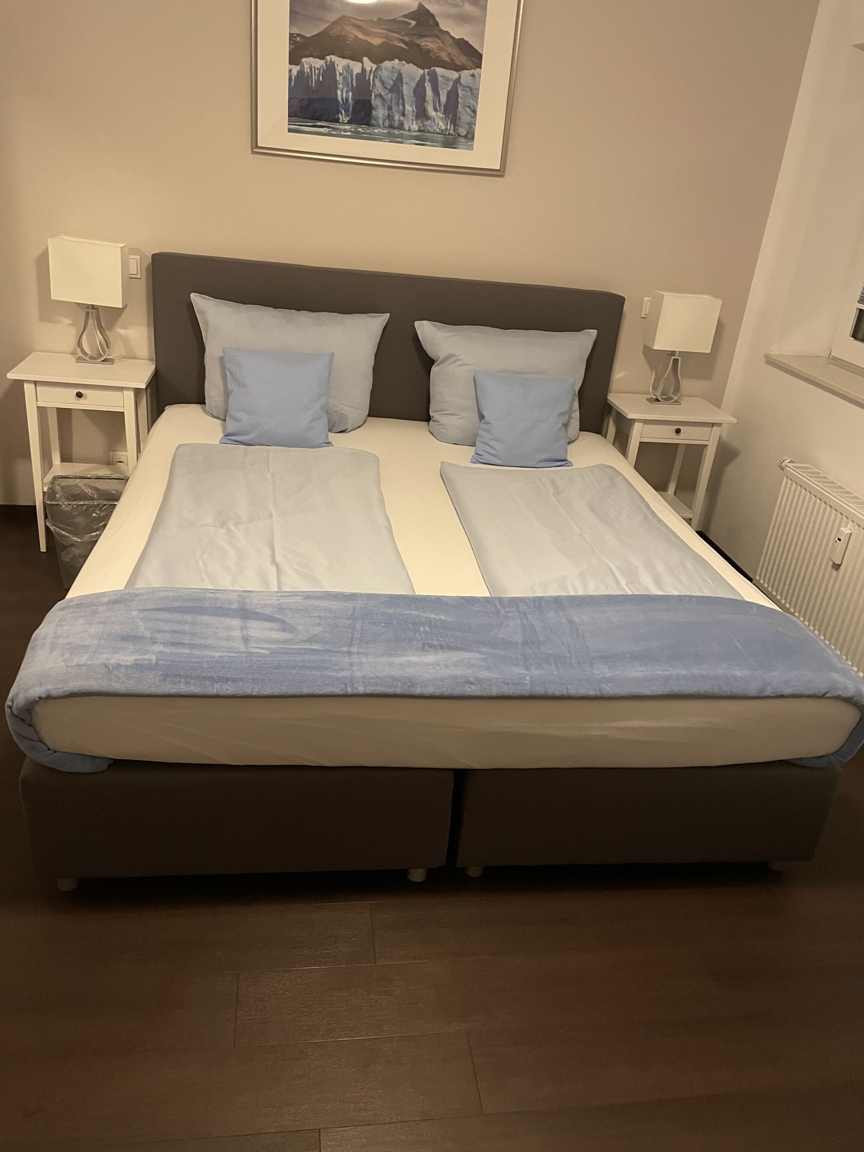 double room | desk, soundproofing, free wifi, bed sheets
