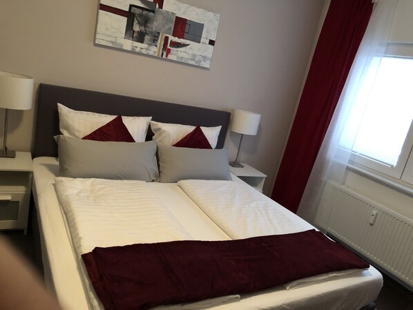 Desk, soundproofing, free WiFi, bed sheets - Hotel Restaurant Zum alten Postwagen (Gevelsberg)