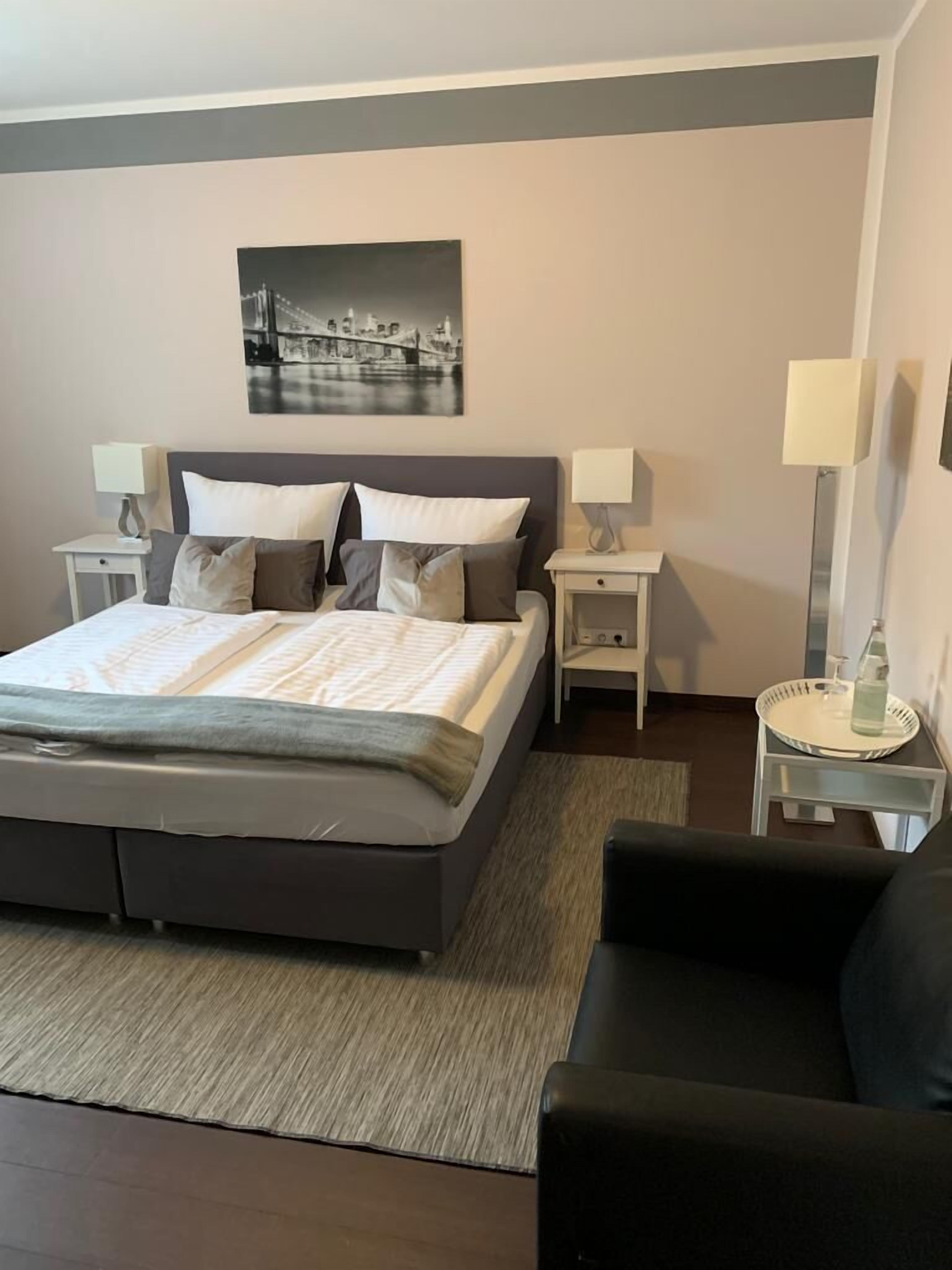 double room | desk, soundproofing, free wifi, bed sheets