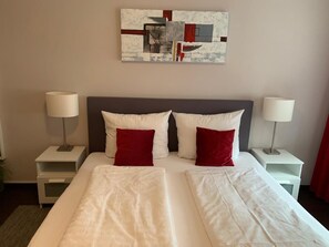 Desk, soundproofing, free WiFi, bed sheets - Hotel Restaurant Zum alten Postwagen (Gevelsberg)