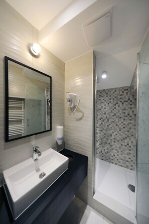 Shared Dormitory, Mixed Dorm, Private Bathroom (8 beds) | Bathroom sink - Downtown Boutique Hostel (Zadar)