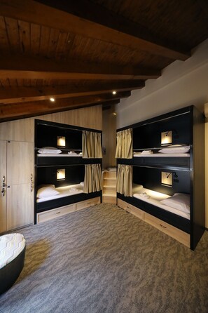 Shared Dormitory, Mixed Dorm, Shared Bathroom (6 beds) | Soundproofing, free WiFi, bed sheets