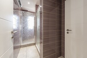 Dortoir Partagé, femmes uniquement, salle de bains commune (6 beds) | Salle de bain