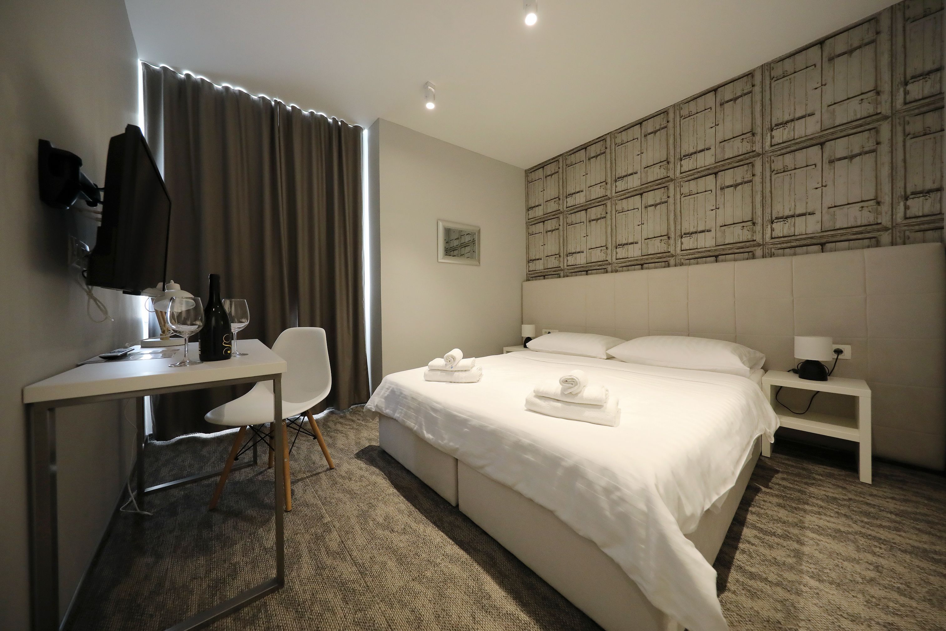 Superior Double Room, Private Bathroom (201) | Soundproofing, free WiFi, bed sheets