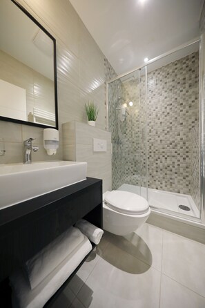 Free toiletries, hair dryer, towels - Downtown Boutique Hostel (Zadar)