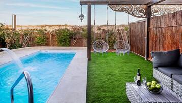 Suíte estúdio júnior, 1 cama Queen, piscina particular | Frigobar, cofres nos quartos, escrivaninha, berços (sobretaxa)