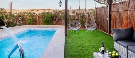 Junior Studio Suite, 1 Queen Bed, Private Pool