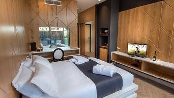 Een minibar, een kluis op de kamer, een bureau, babybedden (toeslag)