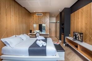ห้องคลาสสิก, 1 ห้องนอน, วิวรีสอร์ท | มินิบาร์, ตู้นิรภัยในห้องพัก, โต๊ะทำงาน, เปล/เตียงเด็กอ่อน