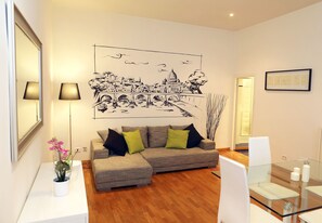 Apartment, 2 Schlafzimmer | Wohnzimmer
