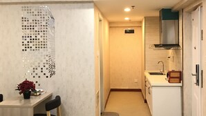 A compact kitchen with a sink, countertop, and a microwave. - Xi'an Phoenix Holiday Hotel (Xi'an)