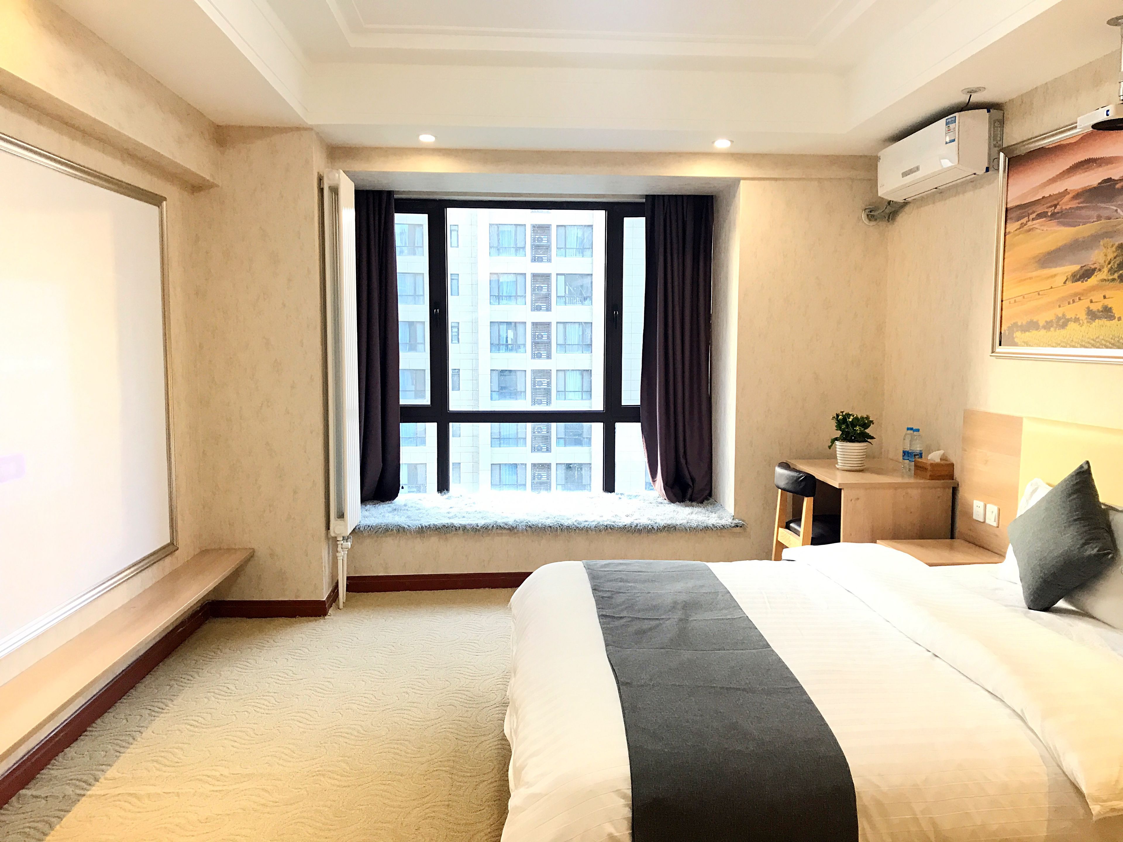 Habitación doble de lujo | Escritorio, cortinas blackout y wifi gratis 