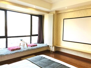 Deluxe Double Room with Giant Screen and View | Desk, blackout drapes, free WiFi - Xi'an Phoenix Holiday Hotel (Xi'an)