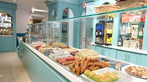 Breakfast, lunch and dinner served - Galata Moon Hotel  (Istanbul)