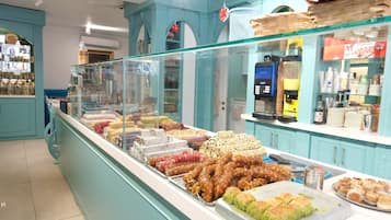 Petit déjeuner et déjeuner servis sur place, spécialités Cuisine turque